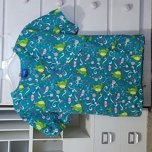 Used scrub top 2XL kiss a frog love potion